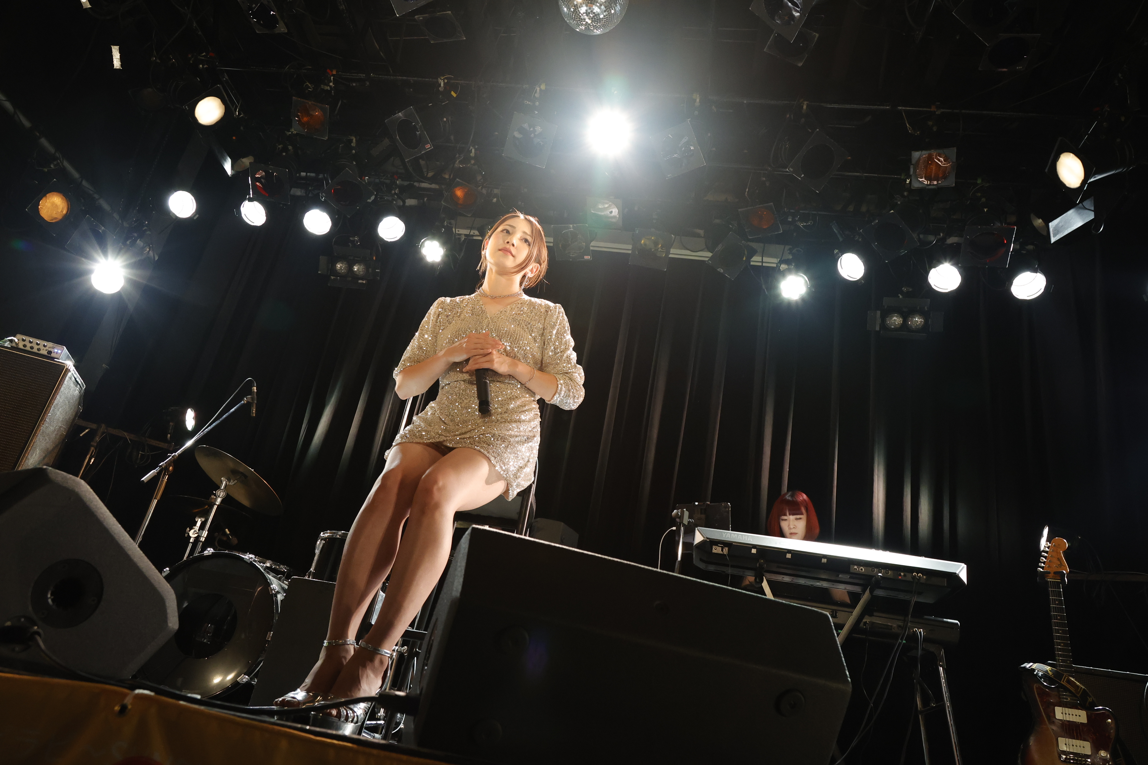 You Kikkawa performed her new song "どんな時も笑顔で" written by Takui Nakajima