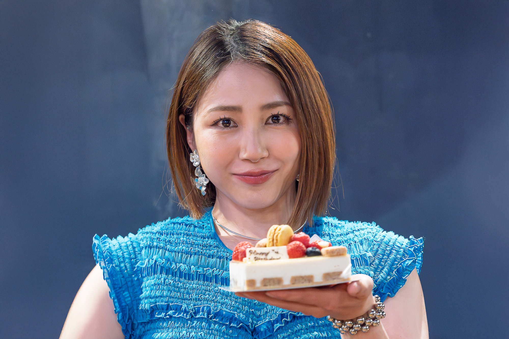 「麻薬と不倫だけはしません」　吉川友33歳の堂々宣言と爆笑MCが光る生誕ライブ