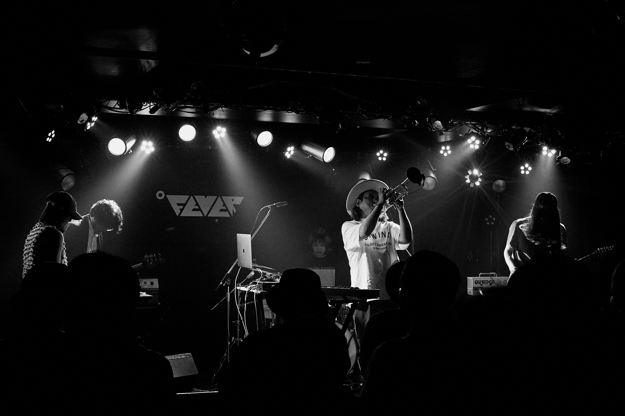 曲名は把握していない。それでも、確かに響いていた。ロロエpresents 「かざかみのほう2」